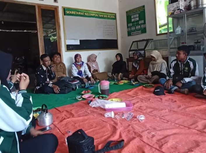 Dokumentasi Pemanfaatan Limbah Kulit Jeruk sebagai Pestisida Alami di Taman Konservasi Pebayuran